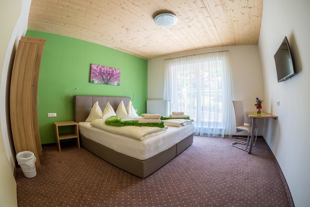 Gästehaus Krappinger/Pizzeria Mamma Mia Ossiach Ruang foto