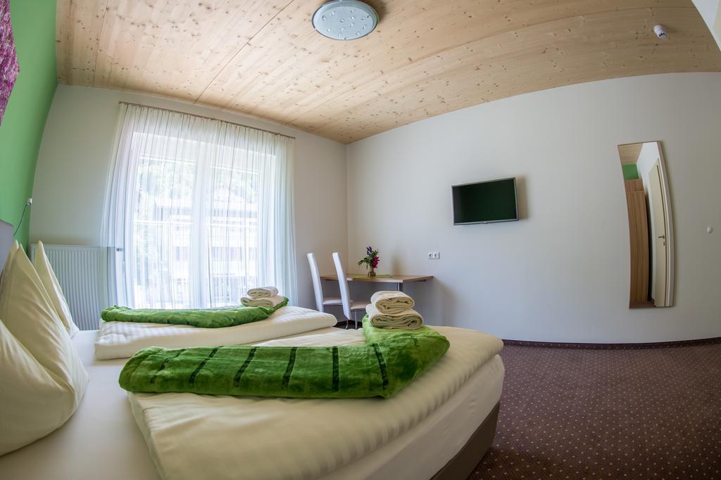 Gästehaus Krappinger/Pizzeria Mamma Mia Ossiach Ruang foto