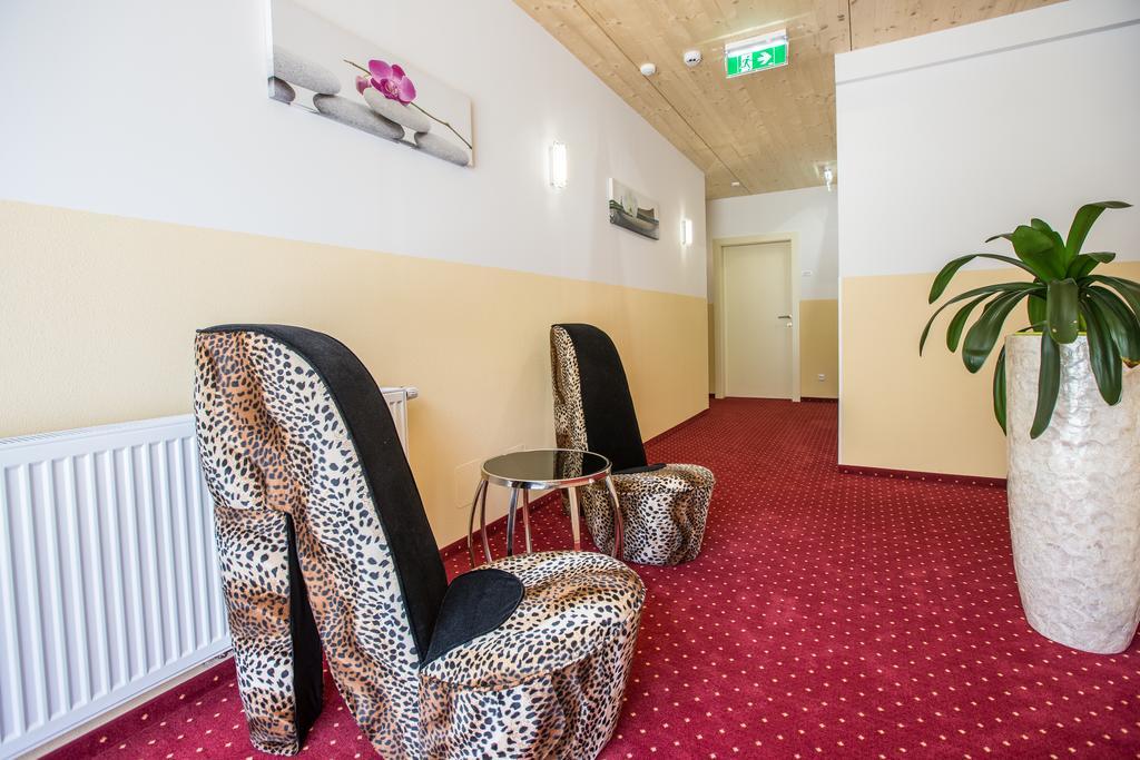 Gästehaus Krappinger/Pizzeria Mamma Mia Ossiach Ruang foto