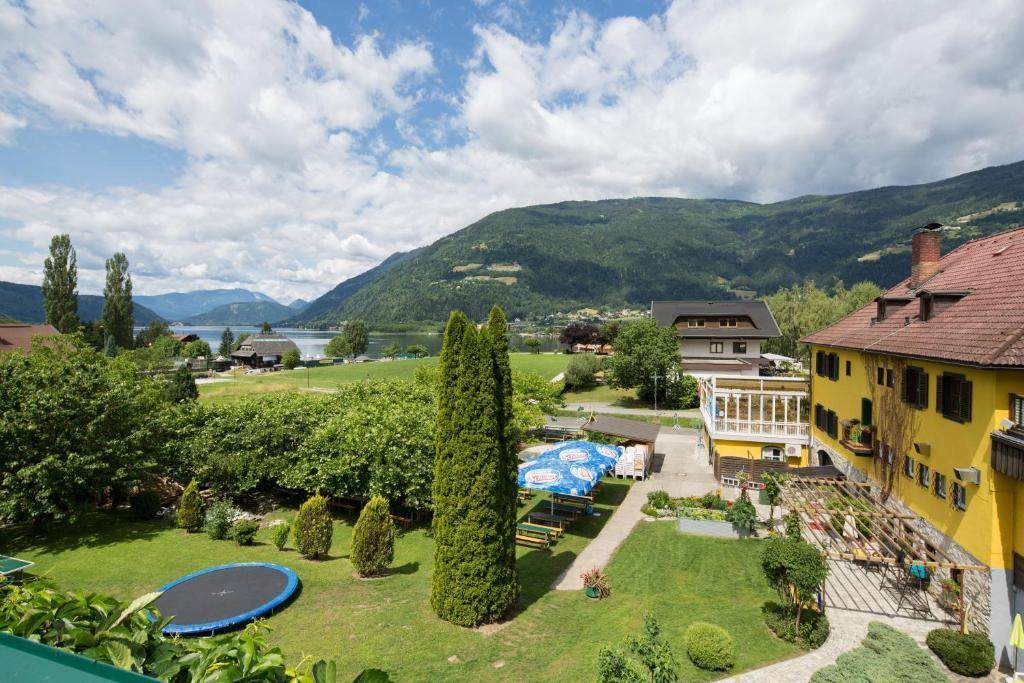 Gästehaus Krappinger/Pizzeria Mamma Mia Ossiach Ruang foto