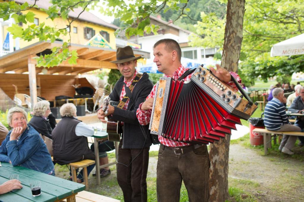 Gästehaus Krappinger/Pizzeria Mamma Mia Ossiach Bagian luar foto