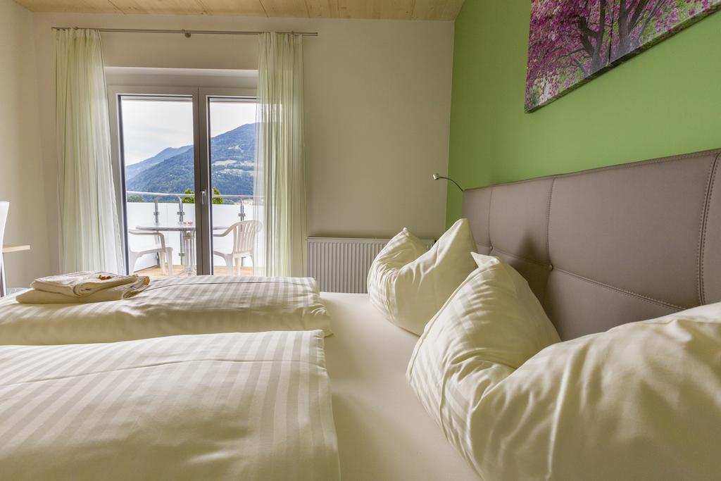 Gästehaus Krappinger/Pizzeria Mamma Mia Ossiach Ruang foto